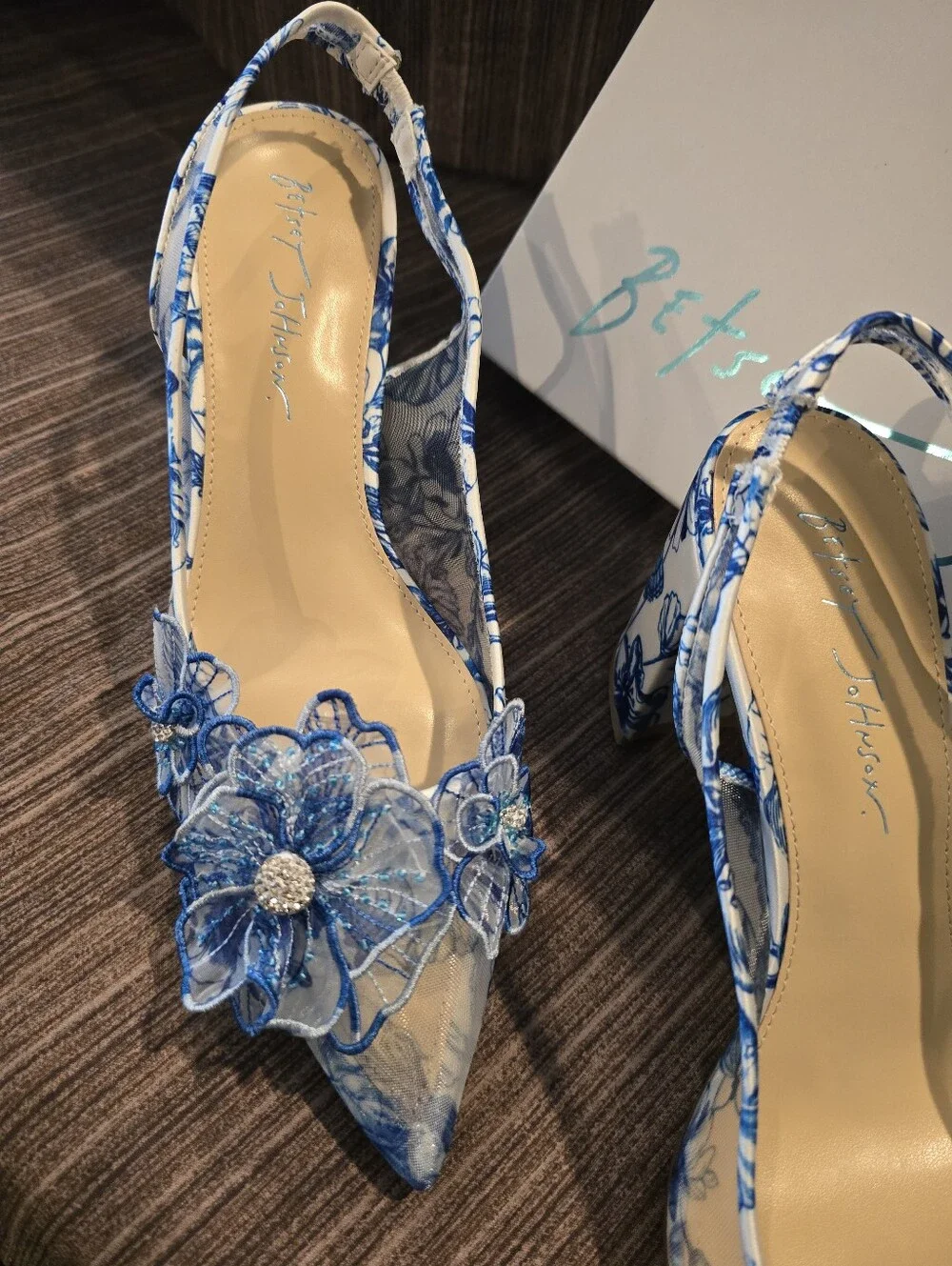 NWT Betsey Johnson Petra WHT/BLU FLORALEmbellished Slingback Heels, Size 9.5 - Picture 12 of 16